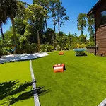 Tropical Oasis, Tiki Bar, Pool, Mini Golf, Hot Tub
