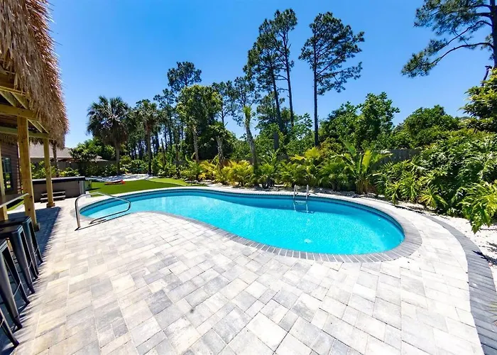 Tropical Oasis, Tiki Bar, Pool, Mini Golf, Hot Tub