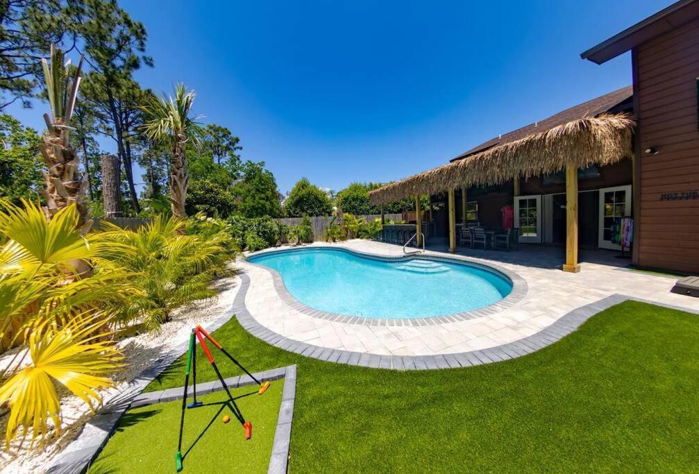 Holiday home Tropical Oasis, Tiki Bar, Pool, Mini Golf, Hot Tub