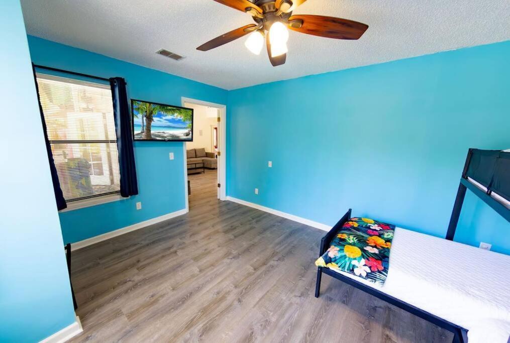 Tropical Oasis, Tiki Bar, Pool, Mini Golf, Hot Tub * Panama City Beach