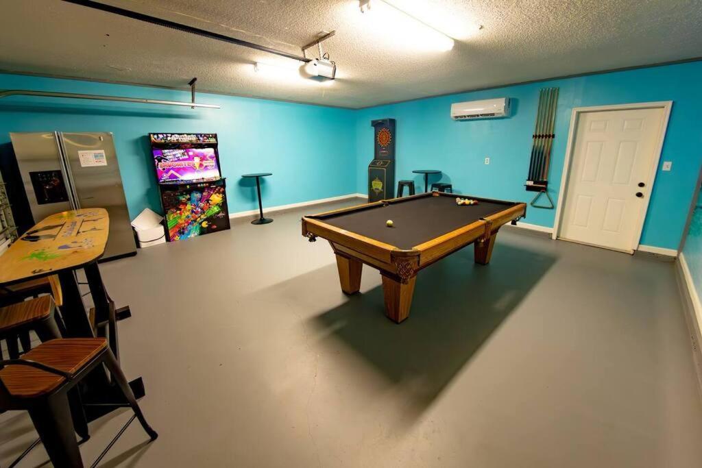 Holiday home Tropical Oasis, Tiki Bar, Pool, Mini Golf, Hot Tub