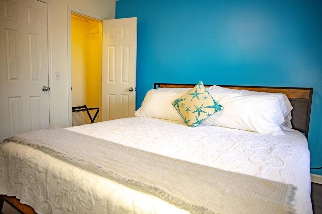 Tropical Oasis, Tiki Bar, Pool, Mini Golf, Hot Tub Holiday home Panama City Beach