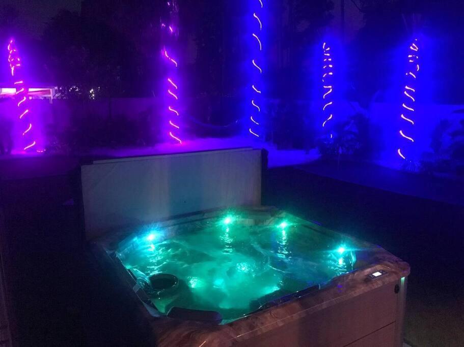 Tropical Oasis, Tiki Bar, Pool, Mini Golf, Hot Tub * Panama City Beach