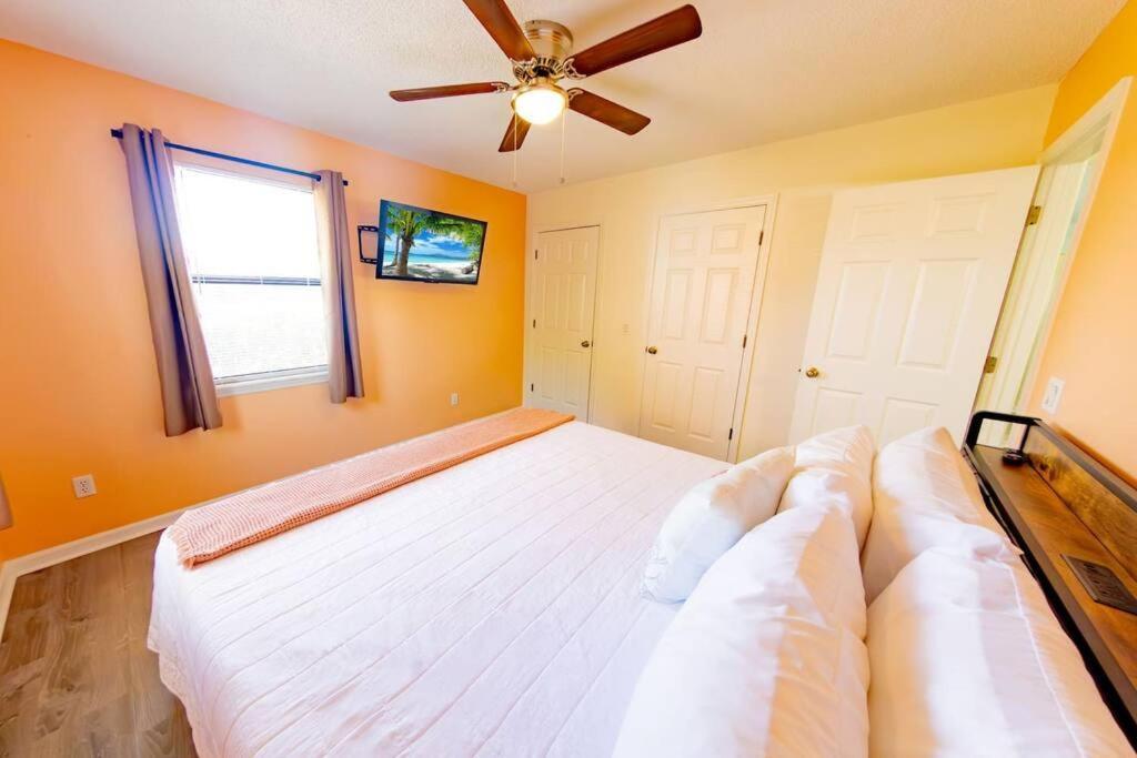 Holiday home Tropical Oasis, Tiki Bar, Pool, Mini Golf, Hot Tub