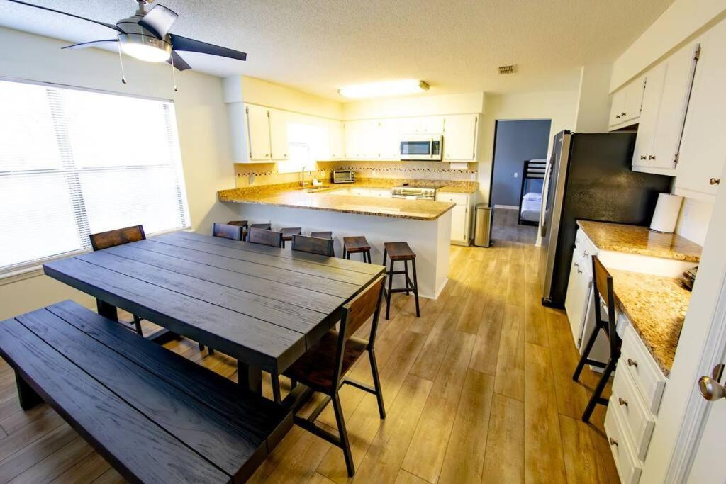 Holiday home Tropical Oasis, Tiki Bar, Pool, Mini Golf, Hot Tub