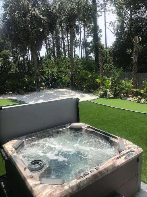 Tropical Oasis, Tiki Bar, Pool, Mini Golf, Hot Tub Panama City Beach