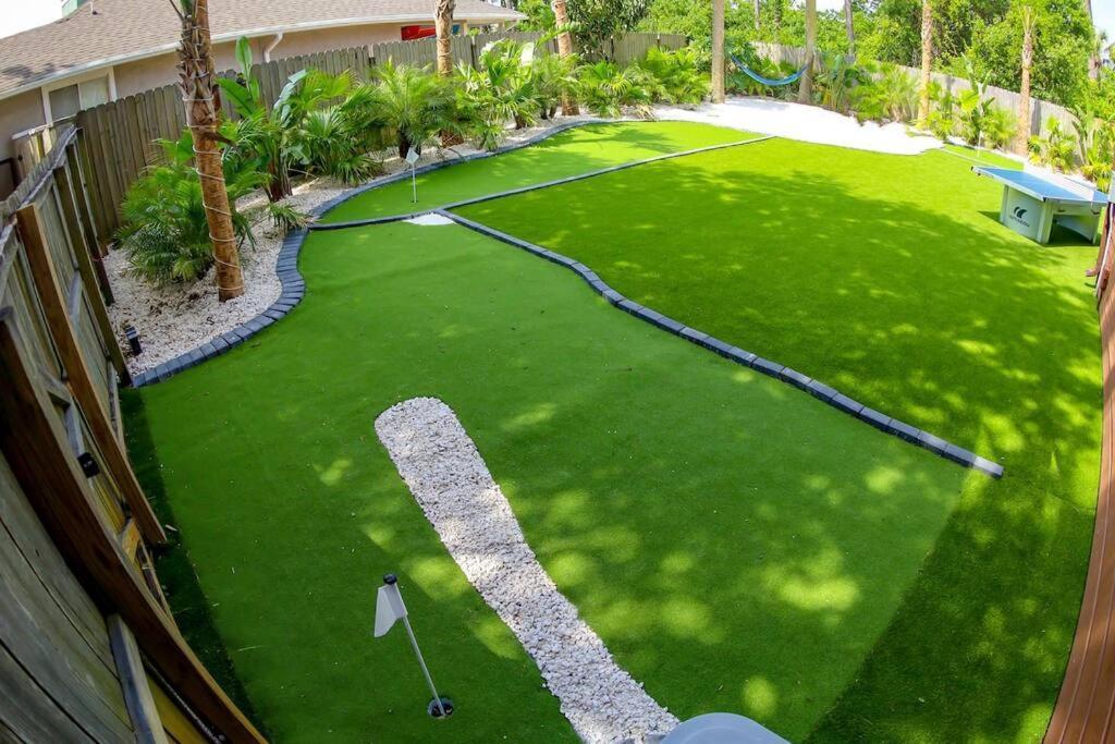 Tropical Oasis, Tiki Bar, Pool, Mini Golf, Hot Tub