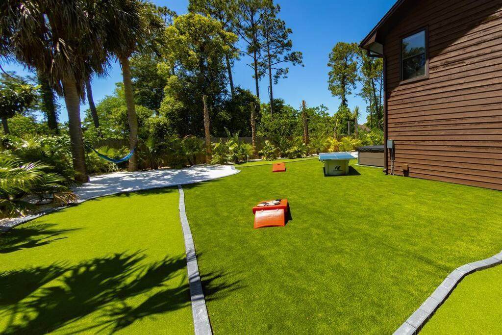 Holiday home Tropical Oasis, Tiki Bar, Pool, Mini Golf, Hot Tub *