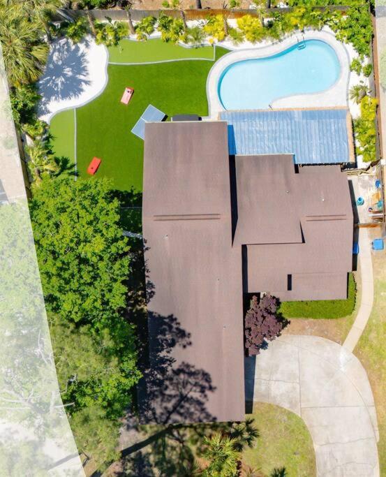 Holiday home Tropical Oasis, Tiki Bar, Pool, Mini Golf, Hot Tub *